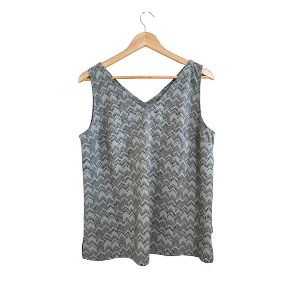 Eddie Bauer Women’s Sleeveless V-Neck Casual Athletic Green Geometric Top M - Picture 1 of 6